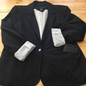 One-Button Blazer with Pockets!